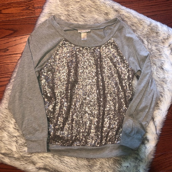 Beautiful sequin top - Picture 2 of 8